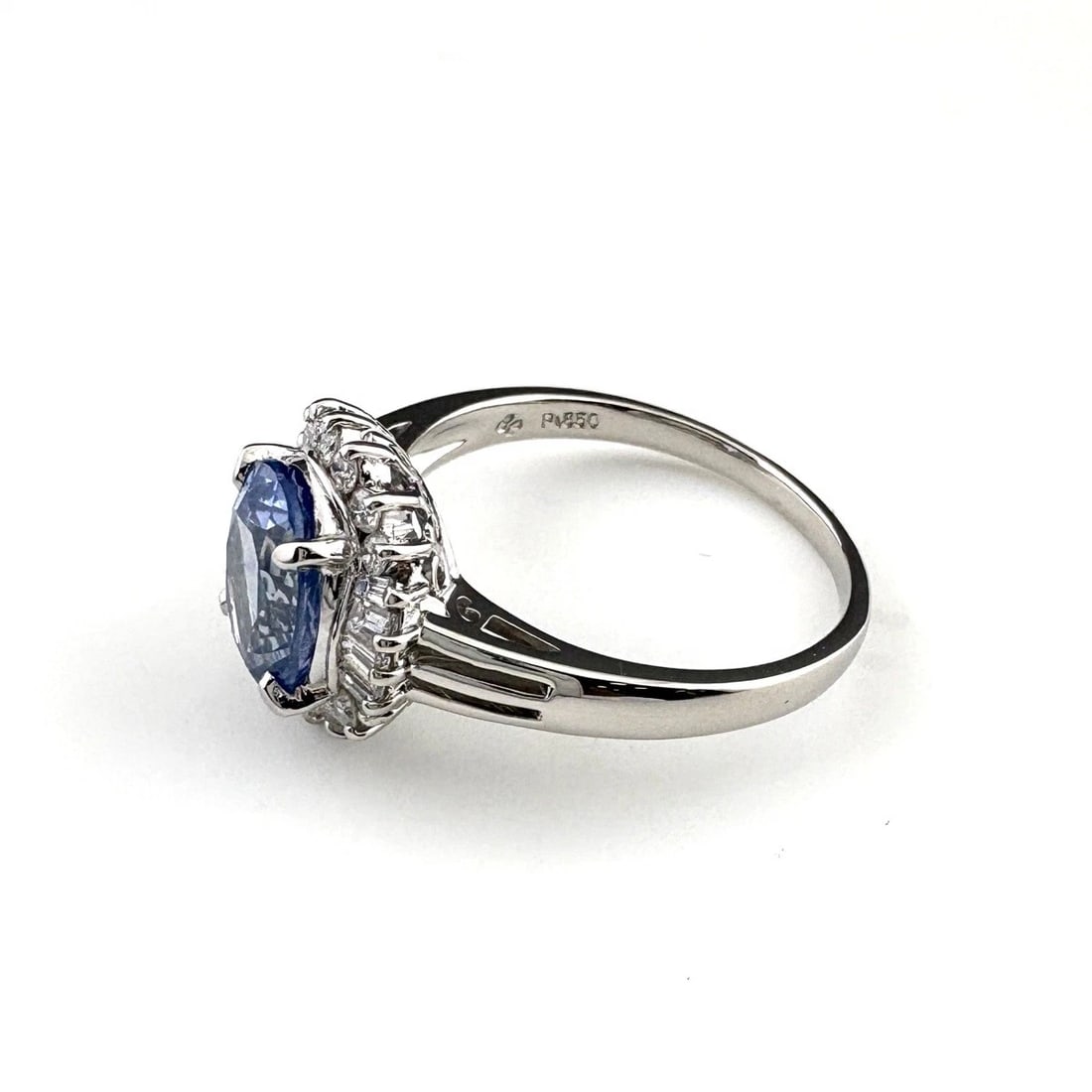 SAPPHIRE DESIGN PLATINUM MELEE DIAMOND RING PT850: sapphire design Platinum Melee diamond Ring Pt850 Brand: Unbranded Type: Ring Material: Pt850, Main Stone/Creation Sapphire Color: Platinum Size: US 8 Accessories: None Accessories Notice: