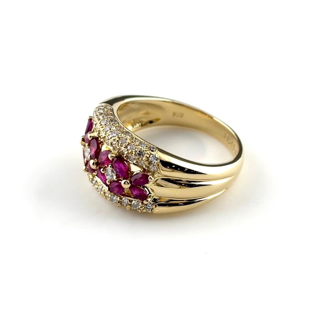 RUBY DESIGN RING YG YELLOWGOLD: ruby design ring YG YellowGold Brand: Unbranded Type: Ring Material: 18K, Main Stone/Creation Ruby Color: Yellow Gold Size: US 6.5 to 7 Accessories: None Accessories Notice: When purchasin
