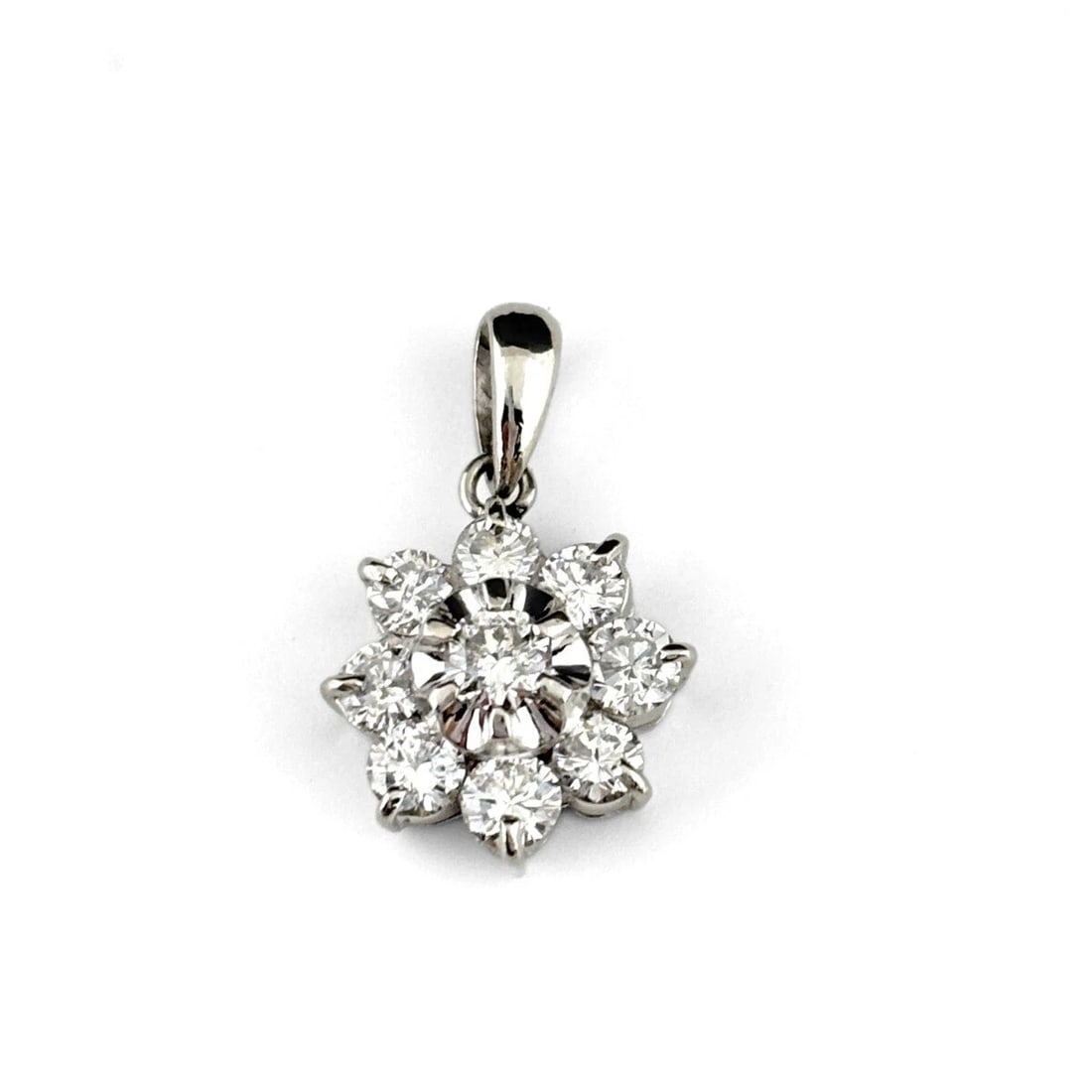 FLOWER MOTIF PENDANT HEAD PLATINUM MELEE DIAMOND: Flower motif Pendant Head Platinum Melee diamond Brand: Unbranded Type: Pendant Head Material: Pt900, Color: Platinum Size: Total length of the pendant head including a bail 19.2×12.1mm(0.8")