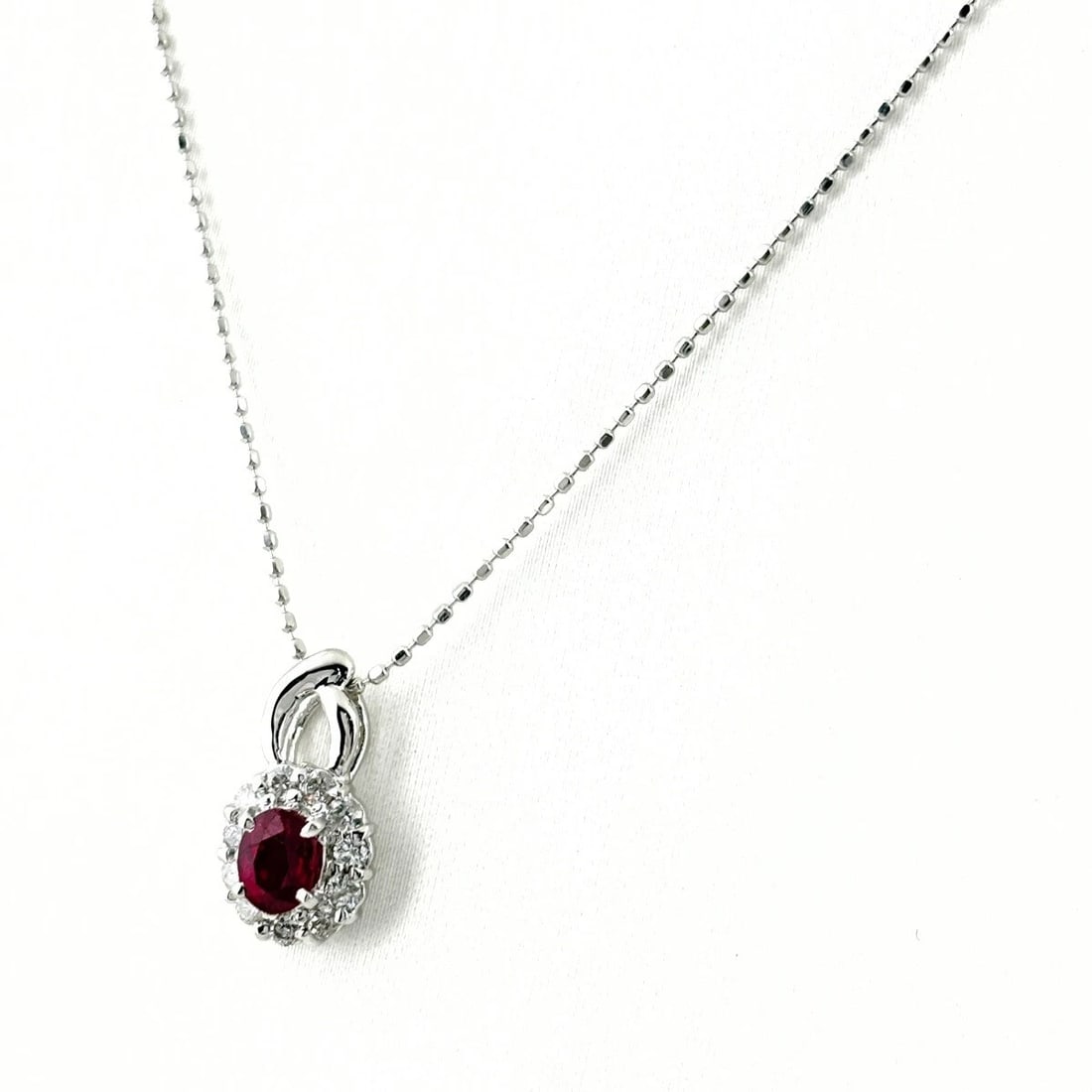 RUBY DESIGN NECKLACE WG WHITEGOLD: Ruby Design Necklace WG WhiteGold Brand: Unbranded Type: Necklace Material: 18K, Main Stone/Creation Ruby Color: WhiteGold Size: Chain 44.5cm(17.5") Total length of the pendant head including a ba