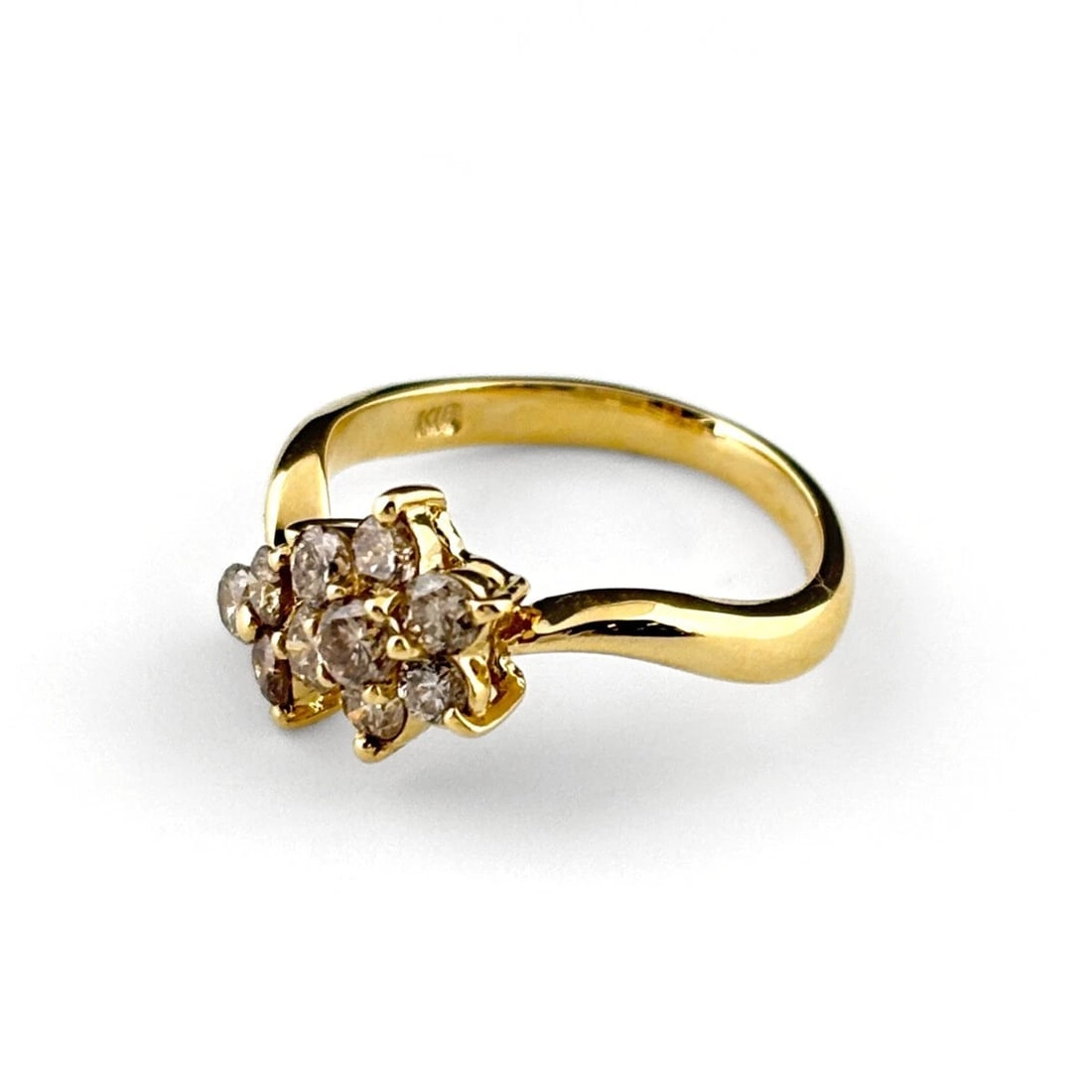 MELEE DIAMOND DESIGN RING YG YELLOWGOLD: Melee diamond design ring YG YellowGold Brand: Unbranded Type: Ring Material: 18K, Color: YellowGold Size: US 4 to 4.5 Accessories: None Accessories Notice: When purchasing pre-owned goods,