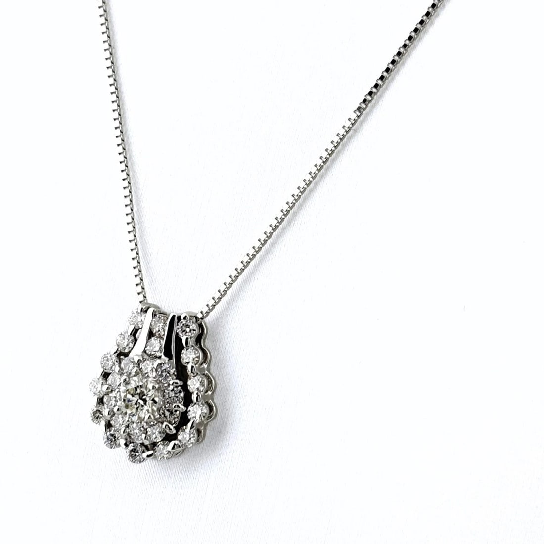 MELEE DIAMOND DESIGN NECKLACE WG WHITEGOLD (1 of 2)