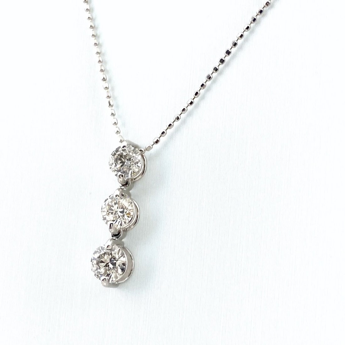 MELEE DIAMOND DESIGN NECKLACE WG WHITEGOLD (1 of 4)