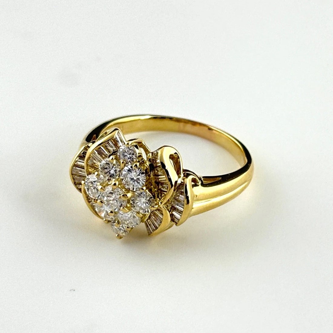 MELEE DIAMOND DESIGN RING YG YELLOWGOLD: Melee diamond design ring YG YellowGold Brand: Unbranded Type: Ring Material: 18K, Color: Yellow Gold Size: US 7.5 to 8 Accessories: None Accessories Notice: When purchasing pre-owned goods,