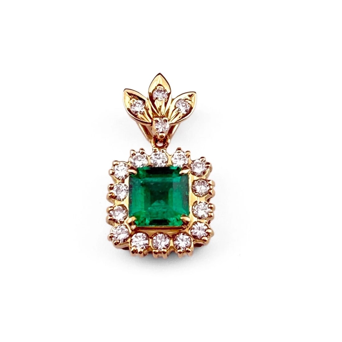 EMERALD DESIGN PENDANT HEAD YG YELLOWGOLD: Emerald Design Pendant Head YG YellowGold Brand: Unbranded Type: Pendant Head Material: 18K, Main Stone/Creation Emerald Color: Yellow Gold Size: Total length of the pendant head including a