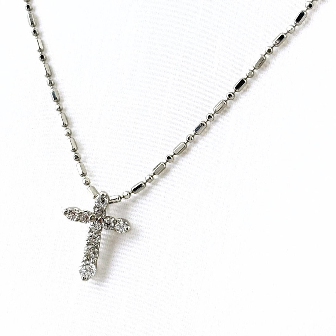 CROSS MOTIF NECKLACE PLATINUM MELEE DIAMOND (1 of 3)