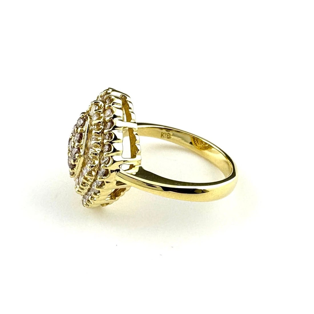 MELEE DIAMOND DESIGN RING YG YELLOWGOLD RING: Melee diamond design ring YG YellowGold Ring Brand: Unbranded Type: Ring Material: 18K, Color: Yellow Gold Size: US 6 Accessories: None Accessories Notice: When purchasing pre-owned goods,