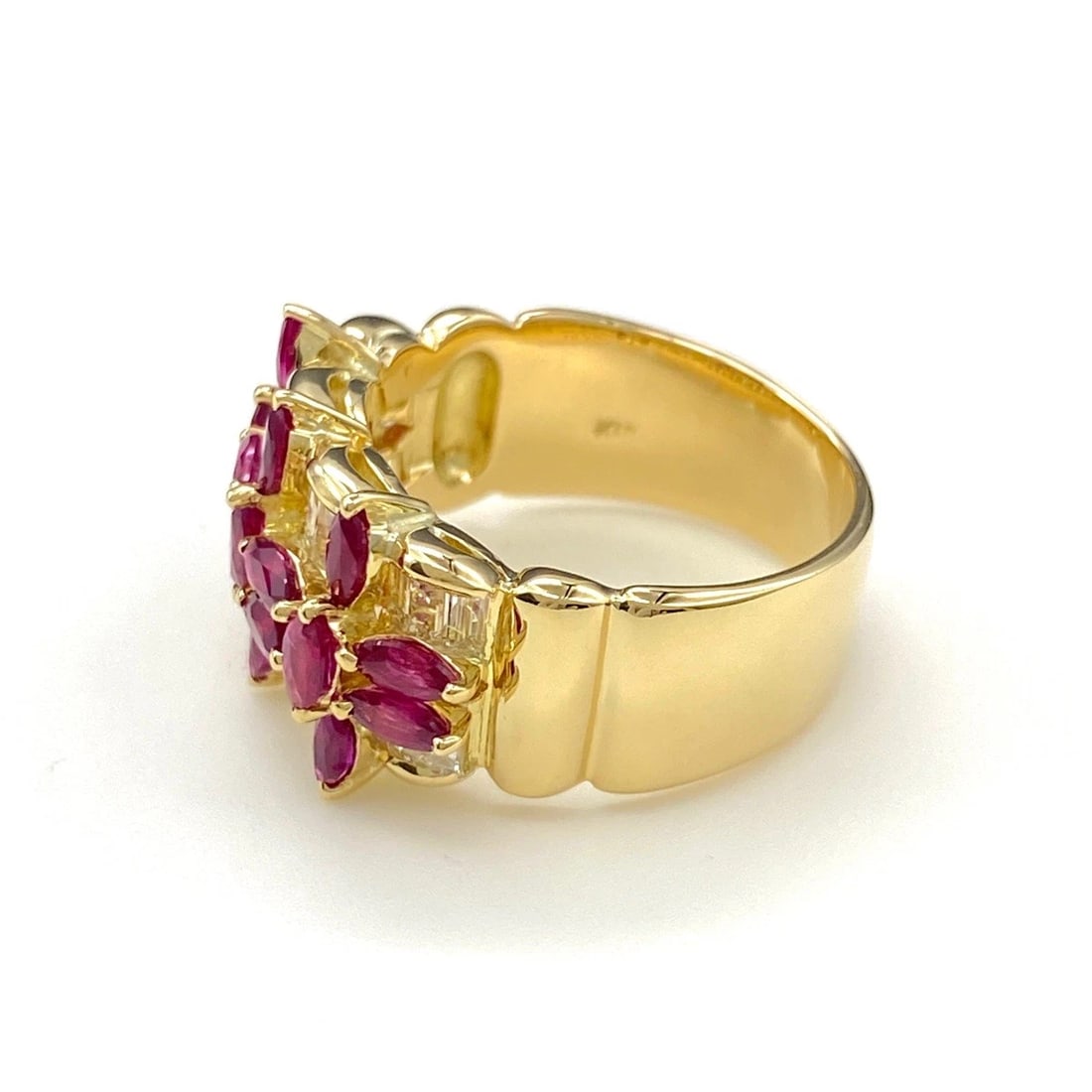 FLOWER MOTIF DESIGN RING YG YELLOWGOLD: flower motif design ring YG YellowGold Brand: Unbranded Type: Ring Material: 18K, Main Stone/Creation Ruby Color: Yellow Gold Size: US 5.5 to 6 Accessories: None Accessories Notice: When