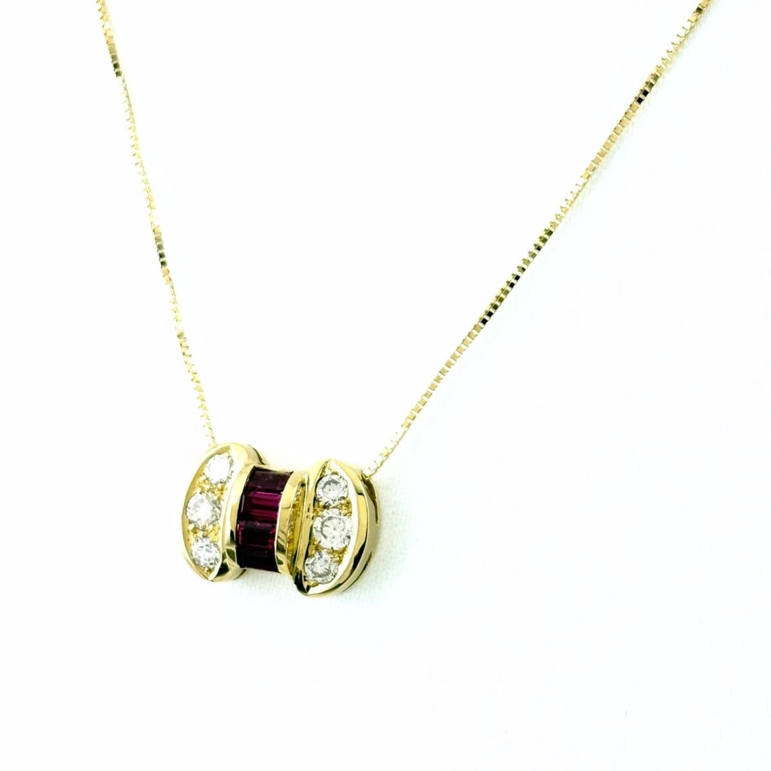 RUBY DESIGN NECKLACE YG YELLOWGOLD PENDANT: Ruby Design Necklace YG YellowGold Pendant Brand: Unbranded Type: Necklace Material: 18K, Main Stone/Creation Ruby Color: Yellow Gold Size: Chain 40cm(15.7") Pendant size 9.3×13.6mm(0.4") 