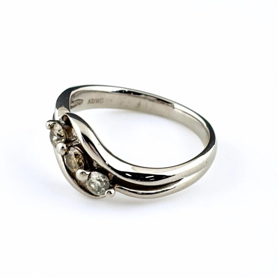 MELEE DIAMOND DESIGN WG WHITEGOLD RING: Melee diamond design WG WhiteGold Ring Brand: Unbranded Type: Ring Material: 18K, Color: White Gold Size: US 6.5 Accessories: None Accessories Notice: When purchasing pre-owned goods, please