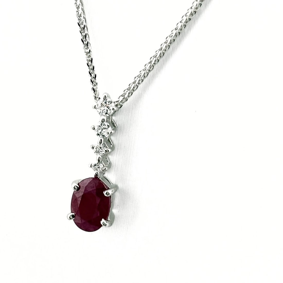 RUBY DESIGN NECKLACE WG WHITEGOLD PENDANT (1 of 3)