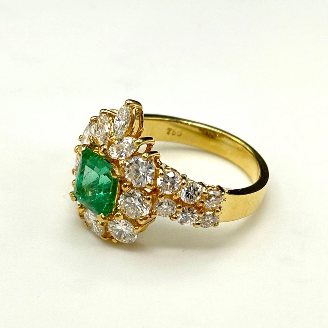EMERALD DESIGN YG YELLOWGOLD MELEE DIAMOND RING (1 of 2)