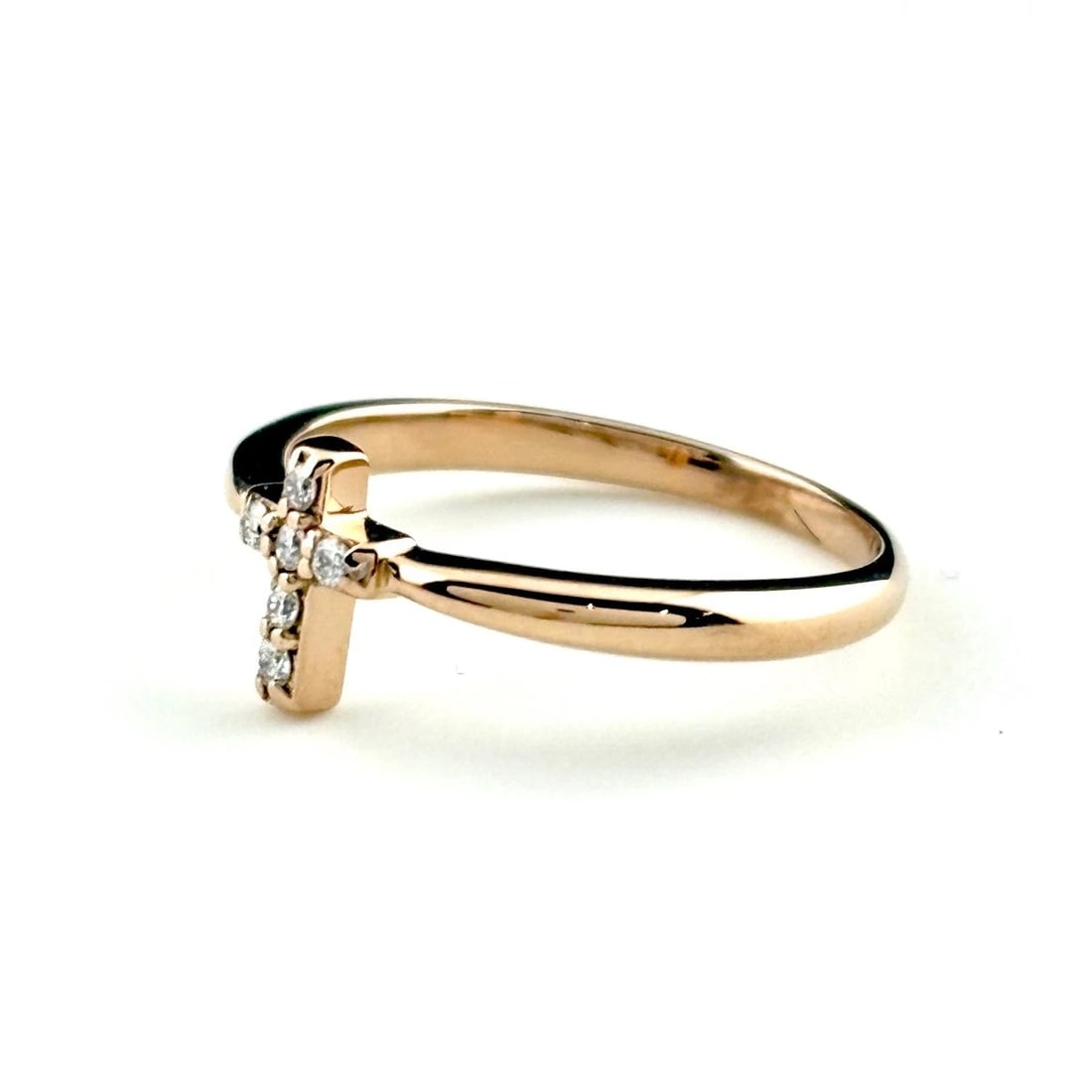 SAMANTHA TIARA CROSS MOTIF DESIGN RING: Samantha Tiara cross motif design ring Brand: Samantha Tiara Type: Ring Material: 18K, Color: Pink Gold Size: US 4 to 4.5 Accessories: None Accessories Notice: When purchasing pre-owned