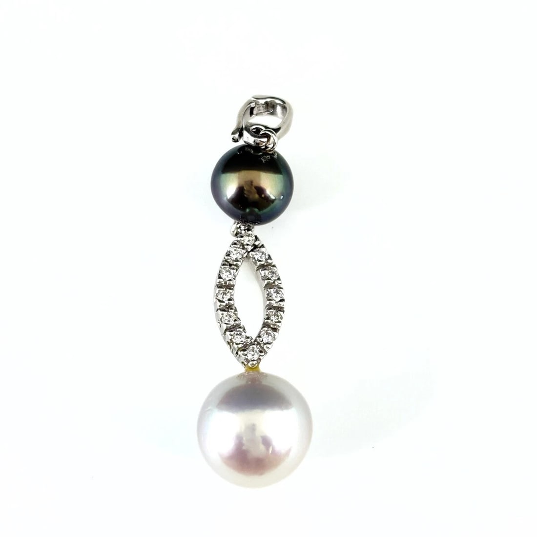 PEARL DESIGN PENDANT HEAD PEARL MELEE: Pearl Design Pendant Head Pearl Melee Brand: Unbranded Type: Pendant Head Material: 18K, Main Stone/Creation Pearl Color: Platinum Size: Total length of the pendant head including a bail