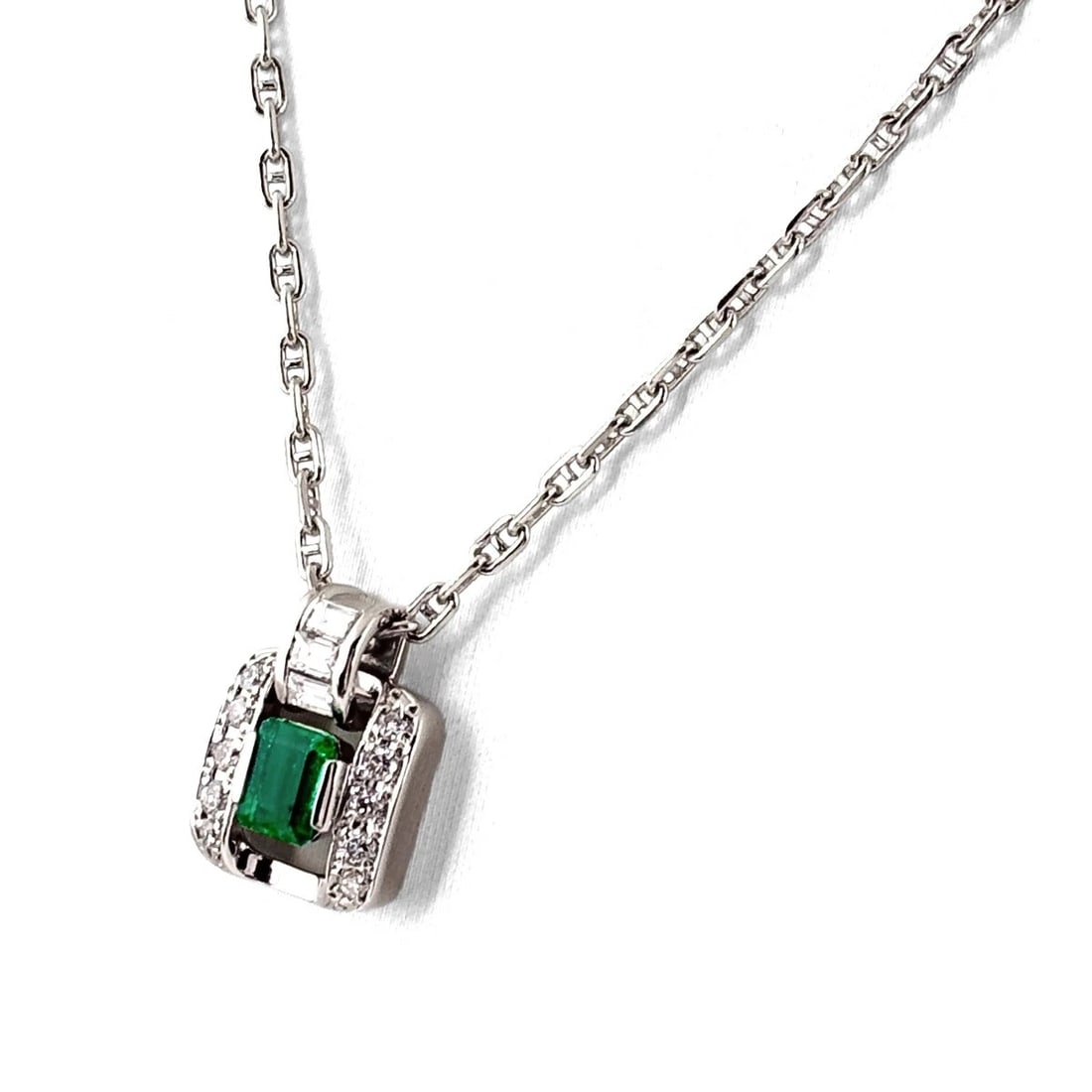 EMERALD DESIGN NECKLACE PLATINUM PENDANT: Emerald design necklace Platinum Pendant Brand: Unbranded Type: Necklace Material: Pt900, Main Stone/Creation Emerald Color: Platinum Size: Chain 42.5cm(16.7") Total length of the pendant head