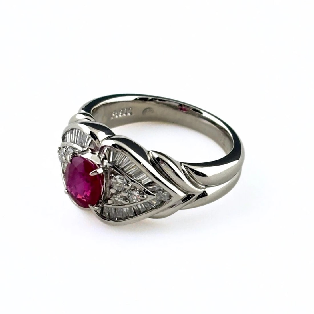 RUBY DESIGN RING PLATINUM: ruby design Ring Platinum Brand: Unbranded Type: Ring Material: Pt900, Main Stone/Creation Ruby Color: Platinum Size: US 6.5 to 7 Accessories: None Accessories Notice: When purchasing pre-
