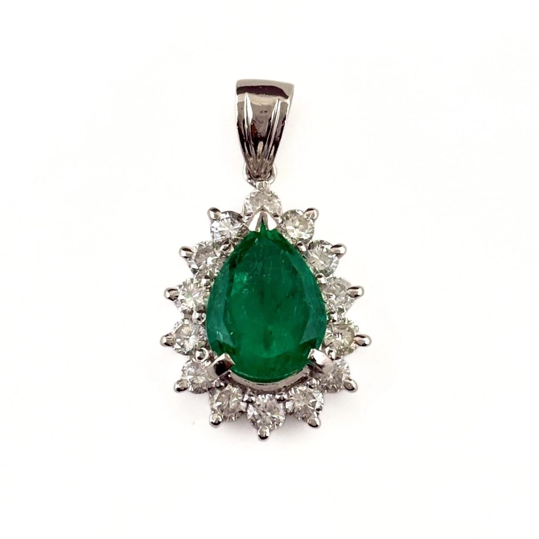 EMERALD PENDANT HEAD PLATINUM MELEE: Emerald Pendant Head Platinum Melee Brand: Unbranded Type: Pendant Head Material: Pt900, Main Stone/Creation Emerald Color: Platinum Size: Total length of the pendant head including a bail