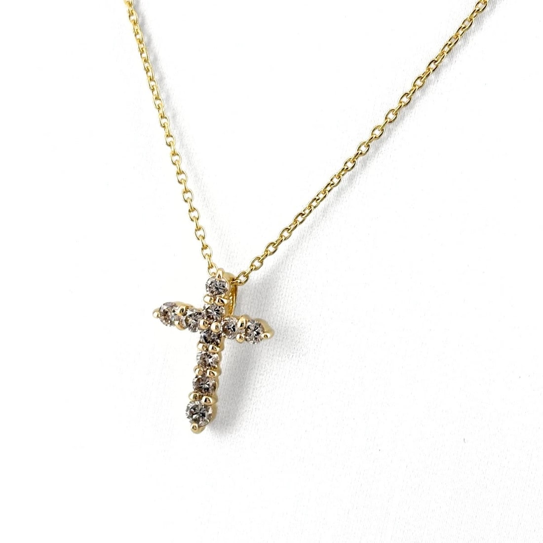 CROSS MOTIF DESIGN NECKLACE YG YELLOWGOLD PENDANT: Cross motif design Necklace YG YellowGold Pendant Brand: Unbranded Type: Necklace Material: 18K, Color: Yellow Gold Size: Chain 40cm(15.7") Pendant size 16.1×12.0mm(0.6") Accessories: None