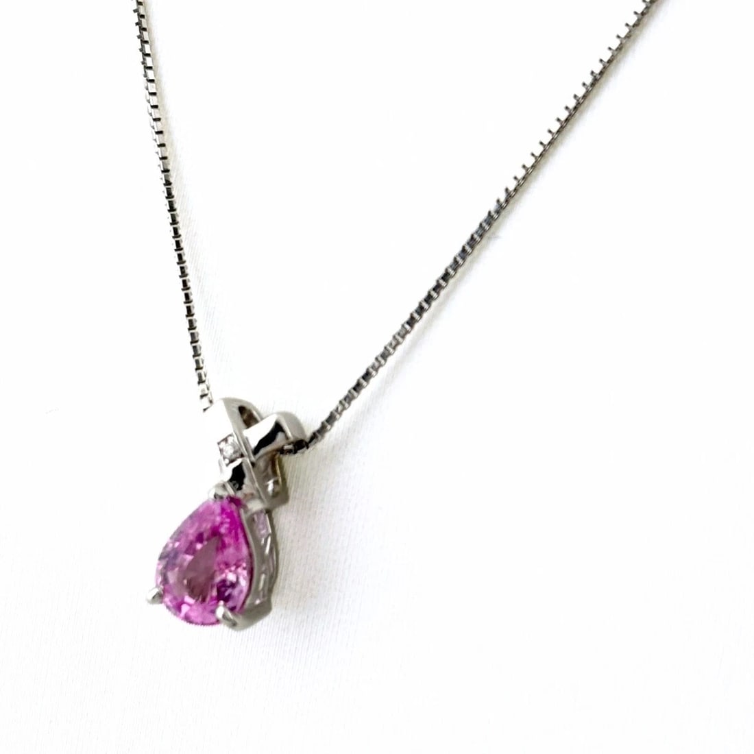 PINK SAPPHIRE DESIGN NECKLACE WG WHITEGOLD PENDANT: Pink Sapphire Design Necklace WG WhiteGold Pendant Brand: Unbranded Type: Necklace Material: 18K, Main Stone/Creation Pink Sapphire Color: White Gold Size: Chain 44cm(17.3") Pendant size 11.4×5.8