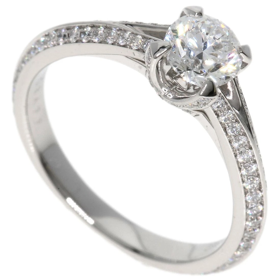 GRAFF LEGACY ROUND DIAMOND RING PLATINUM PT950: GRAFF Legacy Round Diamond Ring Platinum PT950 Brand: GRAFF Type: Ring Material: Platinum PT950, Main Stone/Creation Natural Color: Exterior Color Silver Size: 4.5 (US) Accessories: None A