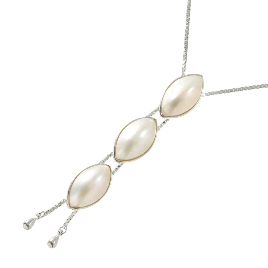 TASAKI MABE PEARL NECKLACE SV SILVER: TASAKI Mabe Pearl Necklace SV Silver Brand: TASAKI Type: Necklace Material: Silver, Main Stone/Creation Mabe Pearl Color: Silver Size: internal circumference of the chain: 25.6inch(Adjustable)