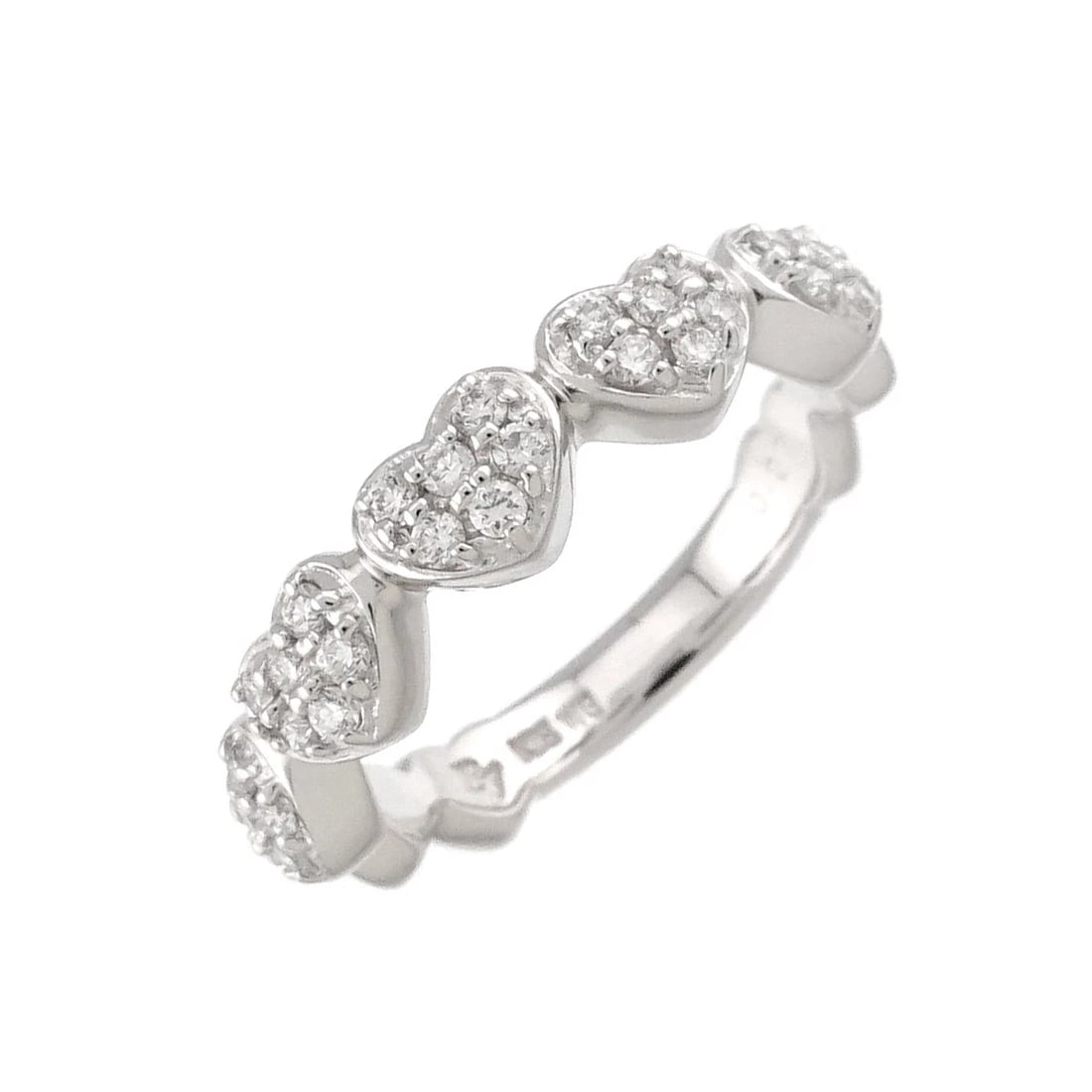 PONTE VECCHIO HEART MOTIF DIAMOND RING: Ponte Vecchio Heart Motif Diamond Ring Brand: Ponte Vecchio Type: Ring Material: 750 White Gold, Main Stone/Creation Natural Color: White Gold Size: 4.75-5 (US) Accessories: None Accessories