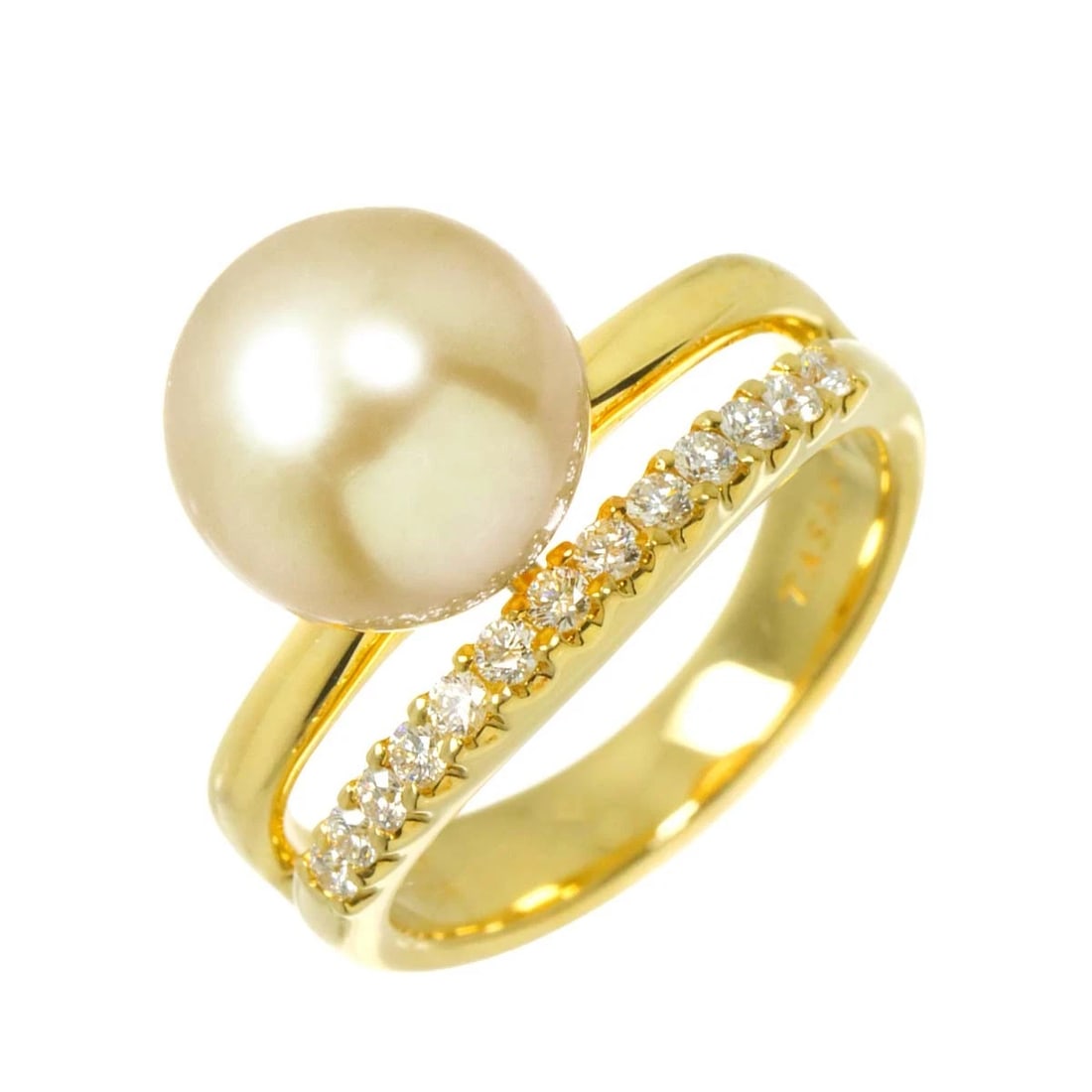 TASAKI SOUTH SEA PEARL DIAMOND RING: TASAKI South Sea pearl Diamond Ring Brand: TASAKI Type: Ring Material: 750 Yellow gold, Main Stone/Creation South Sea pearl Color: Gold Size: 6 (US) Accessories: None Accessories Notice: When