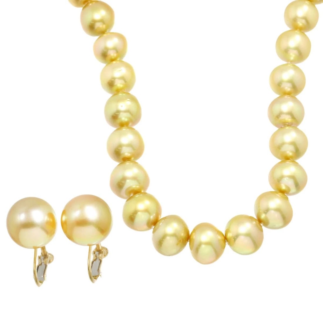 TASAKI SOUTH SEA PEARL NECKLACE EARRINGS CLIP ON: TASAKI South Sea pearl Necklace Earrings Clip on Brand: TASAKI Type: Necklace Material: Pt, Main Stone/Creation South Sea Pearl Color: Paltinum Size: Necklace:internal circumference of the