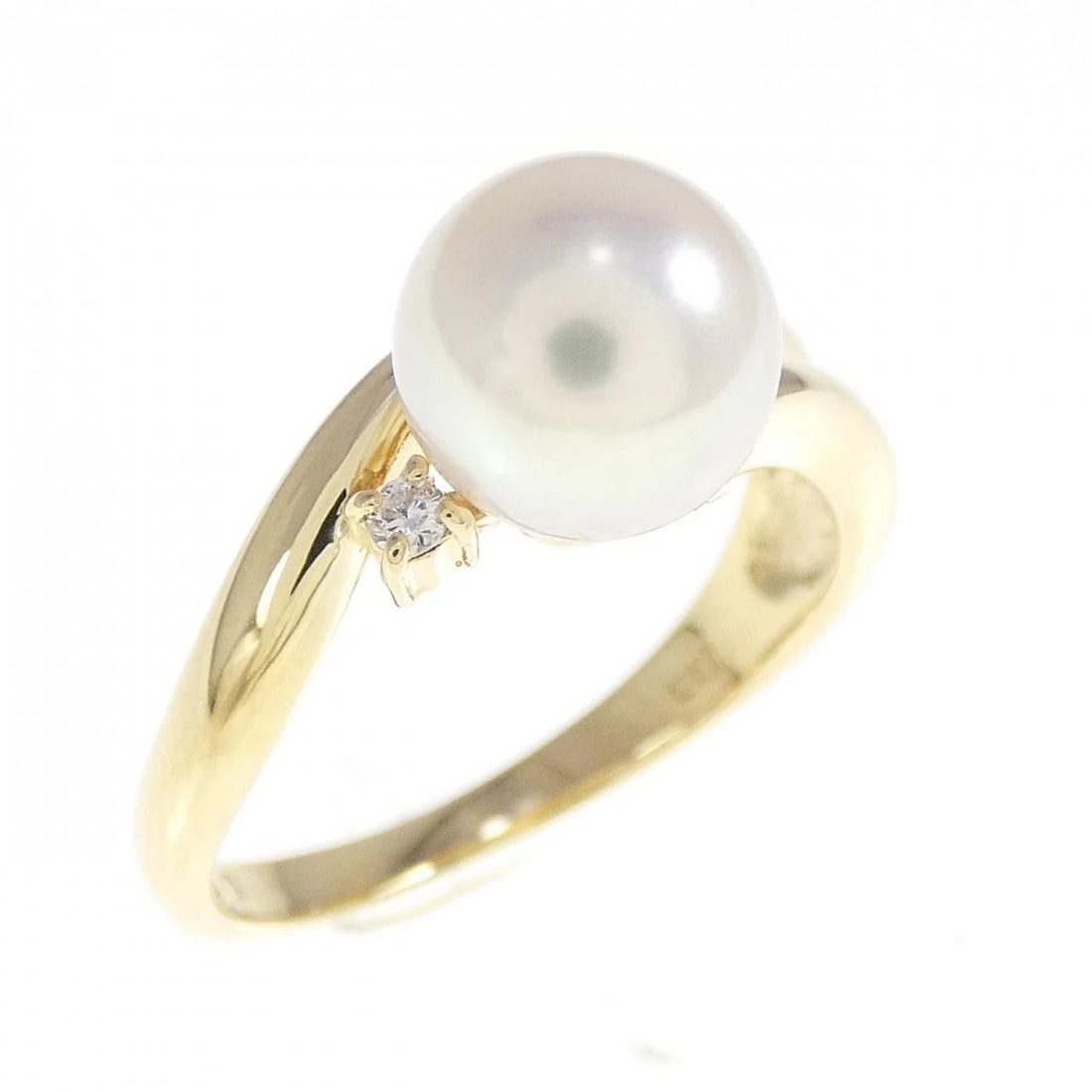 K18YG AKOYA PEARL RING: K18YG Akoya Pearl Ring Brand: Unbranded Type: Ring Material: K18 Yellow Gold, Main Stone/Creation Akoya PearlSide Stone Natural Color: Yelloe Gold Size: 6-6.5 (US size) Accessories: None