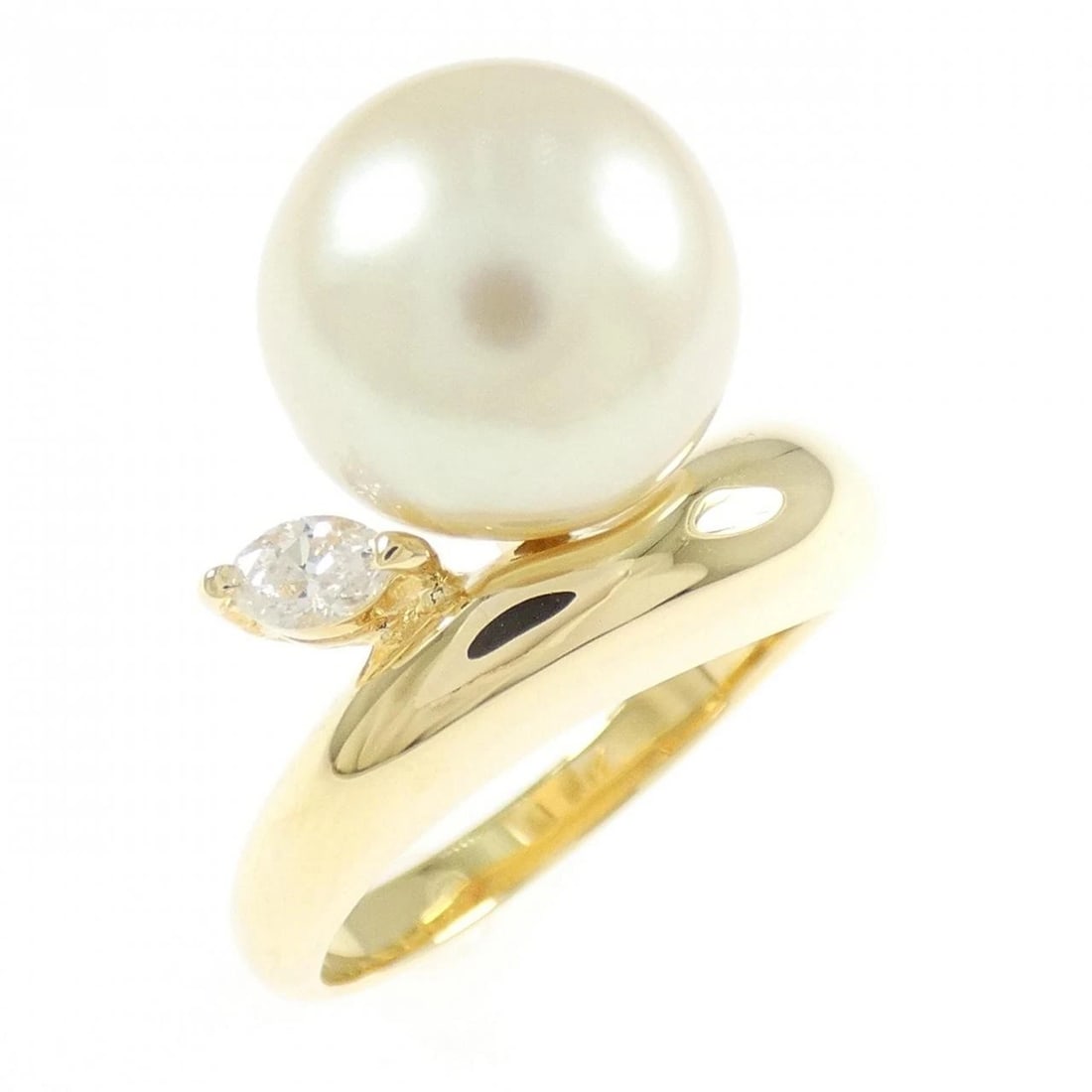 K18YG SOUTH SEA PEARL RING: K18YG South Sea Pearl Ring Brand: Unbranded Type: Ring Material: K18 Yellow Gold, Main Stone/Creation South Sea PearlSide Stone Natural Color: Yellow Gold Size: 6 (US size) Accessories: None