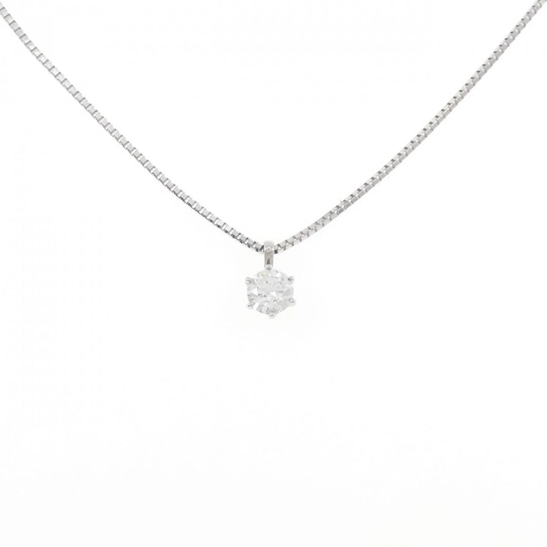 PT900 PT850 SOLITAIRE DIAMOND NECKLACE: PT900 PT850 Solitaire Diamond Necklace Brand: Unbranded Type: Necklace Material: Platinum 900 Platinum 850, Main Stone/Creation solitaire Color: platinum Size: 46cm ActualSizePendant top H x