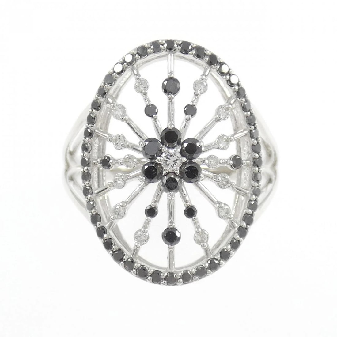 K18WG FLOWER DIAMOND RING - 2