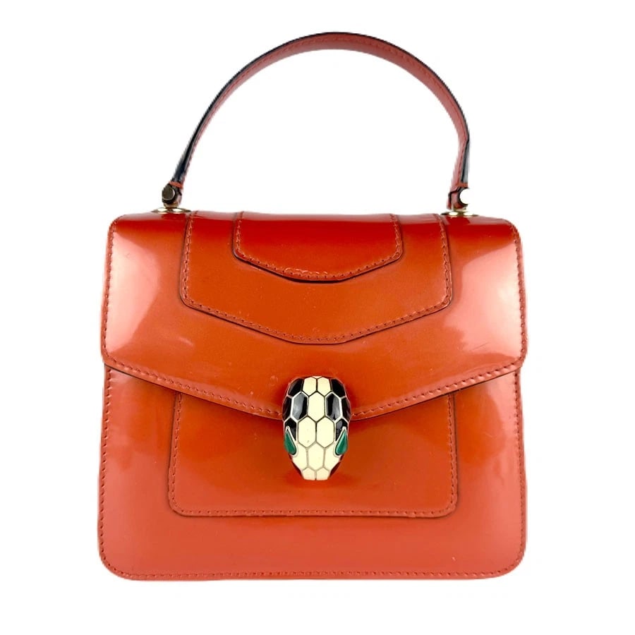 BVLGARI SERPENTI HANDBAG SHOULDER BAG ORANGE/GOLD HANDBAG: BVLGARI Serpenti Handbag Shoulder Bag Orange/Gold Handbag Brand: BVLGARI Type: Handbag Material: Patent Leather Color: Orange Size: W:7.1inx H:6.3inx D:3.1in Handle Length:9.4in Accessories: