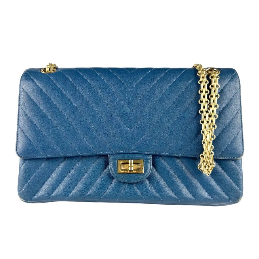 CHANEL V STITCH CHIAN SHOULDER BAG: CHANEL V Stitch Chian Shoulder Bag Brand: CHANEL Type: Shoulder Bag Material: Leather Color: Blue Size: W:10.6inx H:7.1inx D:3.9in Shoulder Length: 51.2in Accessories: None Accessories Not