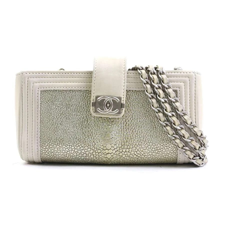 CHANEL CROSSBODY SHOULDER BAG CROSSBODY SHOULDER BAG: CHANEL Crossbody Shoulder Bag Crossbody Shoulder Bag Brand: CHANEL Type: Crossbody Shoulder Bag Material: leather Color: Off White/Gold Size: W:6.3inx H:3.5inx D:1.4in Shoulder drop:25.6in Access