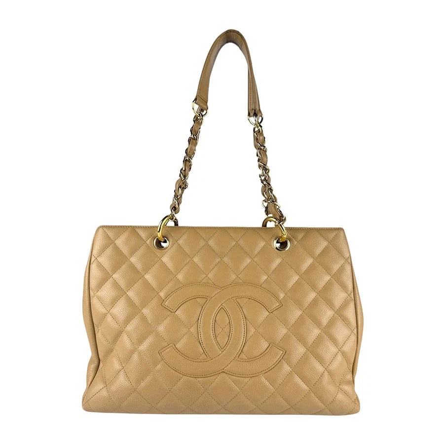 CHANEL GST CHAIN SHOULDER BAG BEIGE/GOLD LEATHER/METAL SHOULDER BAG: CHANEL GST Chain Shoulder Bag Beige/Gold Leather/Metal Shoulder Bag Brand: CHANEL Type: Shoulder Bag Material: leather Color: Beige Size: W:13.0inx H:9.8inx D:5.1in Shoulder Length: 22.8in Access