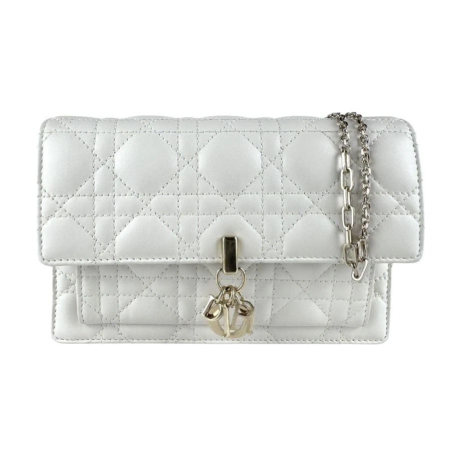 CHRISTIAN DIOR MY DIOR DAILY CHAIN POUCH CHAIN WALLET WHITE LAMBSKIN CHAIN WALLET: Christian Dior My Dior Daily Chain Pouch Chain Wallet White Lambskin Chain Wallet Brand: Christian Dior Type: Chain Wallet Material: lambskin Color: White Size: W:7.5inx H:5.5inx D:1.6in Shoulder