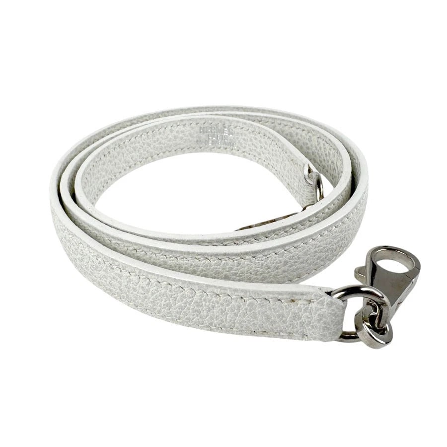 HERMES SHOULDER STRAP WHITE LEATHER/SILVERTONE SHOULDER STRAP: HERMES Shoulder Strap White Leather/Silvertone Shoulder strap Brand: HERMES Type: Shoulder strap Material: leather Color: White Size: Length:35.4in Maximum Width:0.6in Accessories: None Ac