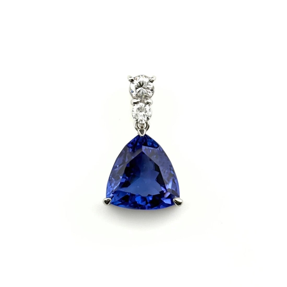 TANZANITE DESIGN PENDANT HEAD PLATINUM MELEE: Tanzanite Design Pendant Head Platinum Melee Brand: Unbranded Type: Pendant Head Material: Pt900, Color: Platinum Size: Total length of the pendant head including a bail 21.2×12.6mm(0.8")