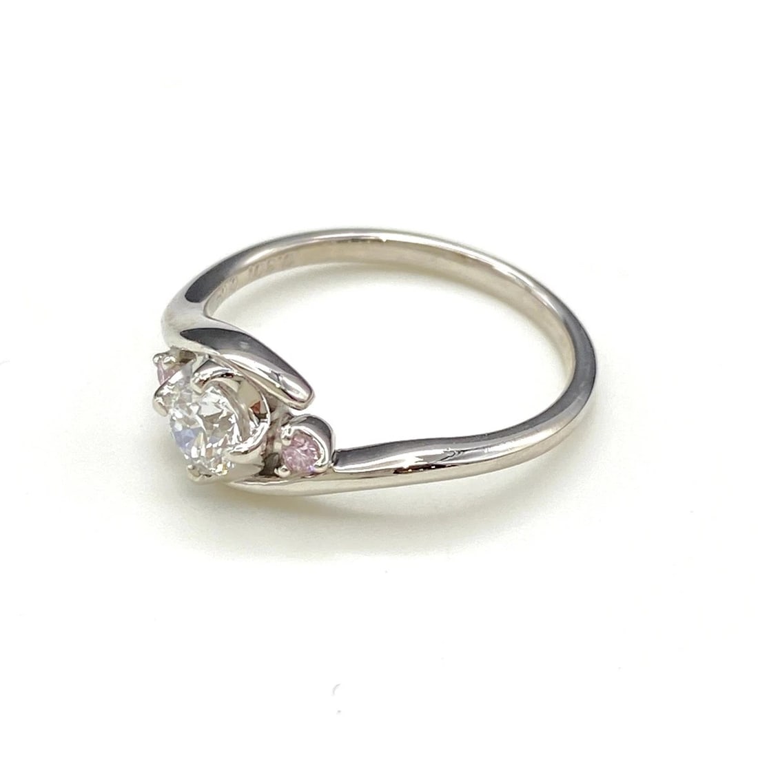 DIAMOND DESIGN RING PLATINUM MELEE DIAMOND: diamond design Ring Platinum Melee diamond Brand: Unbranded Type: Ring Material: Pt900, Color: Platinum Size: US 5 Accessories: None Accessories Notice: When purchasing pre-owned goods,