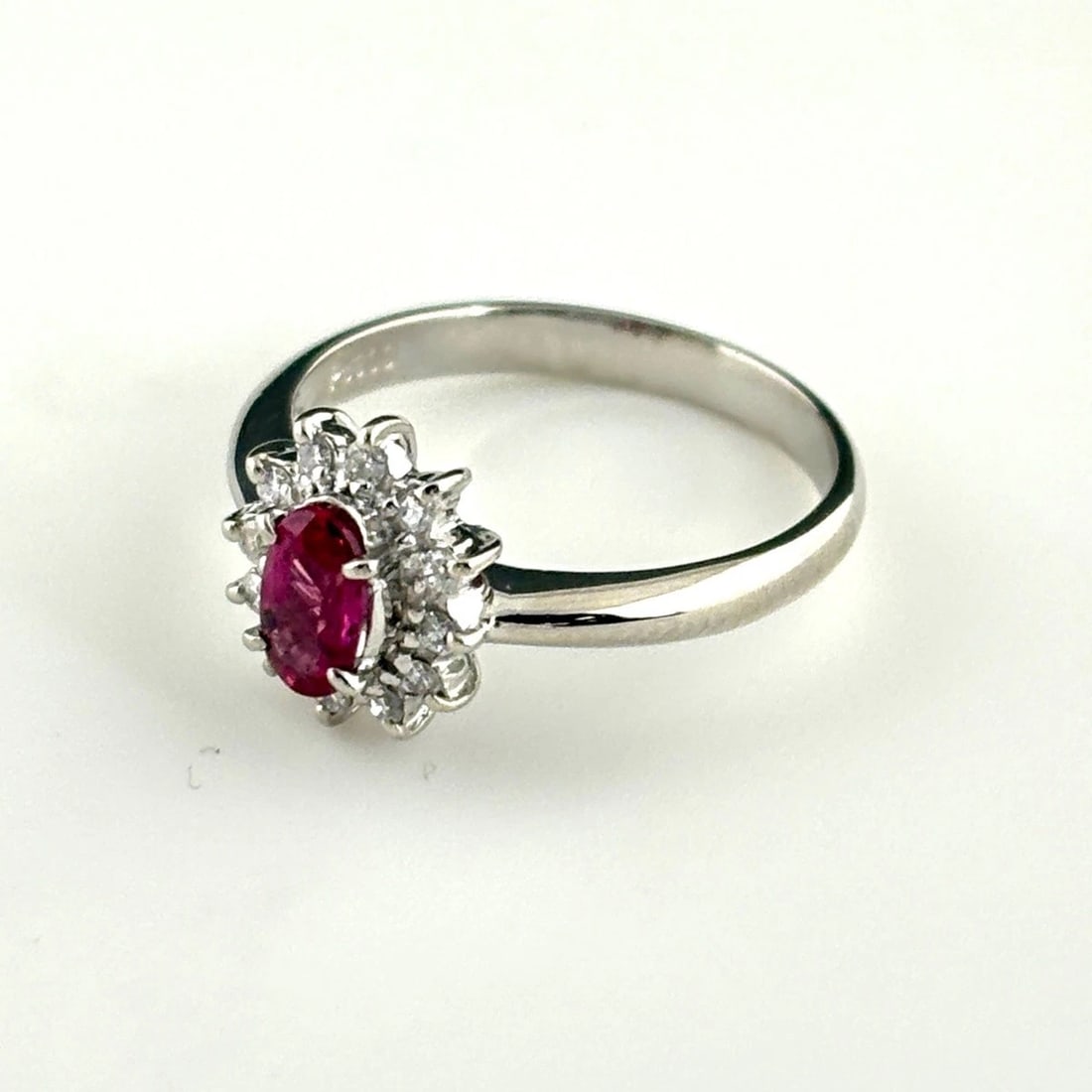RUBY DESIGN RING PLATINUM MELEE DIAMOND: ruby design Ring Platinum Melee diamond Brand: Unbranded Type: Ring Material: Pt900, Main Stone/Creation Ruby Color: Platinum Size: US 4.5 to 5 Accessories: None Accessories Notice: When p