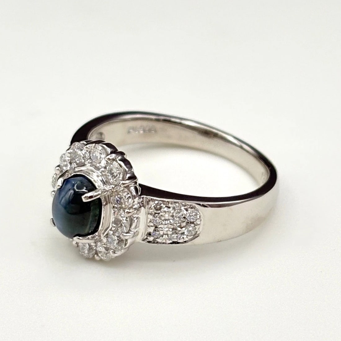 ALEXANDRITE CAT'S EYE DESIGN RING PLATINUM: Alexandrite cat's eye design Ring Platinum Brand: Unbranded Type: Ring Material: Pt900, Color: Platinum Size: US 6.5 Accessories: None Accessories Notice: When purchasing pre-owned goods,