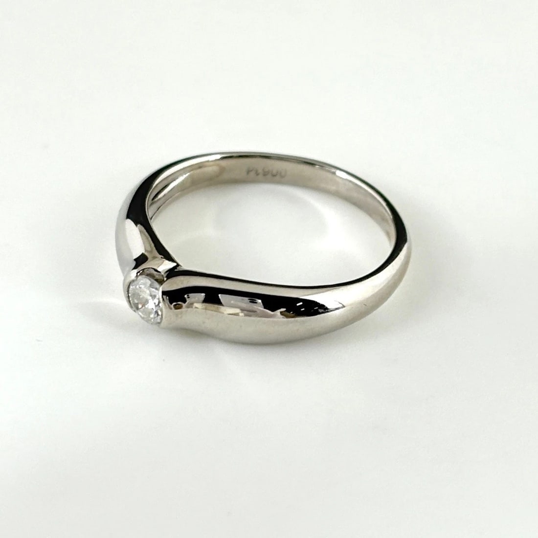 DIAMOND DESIGN RING PLATINUM: diamond design Ring Platinum Brand: Unbranded Type: Ring Material: Pt900, Color: Platinum Size: US 6 to 6.5 Accessories: None Accessories Notice: When purchasing pre-owned goods, please refer