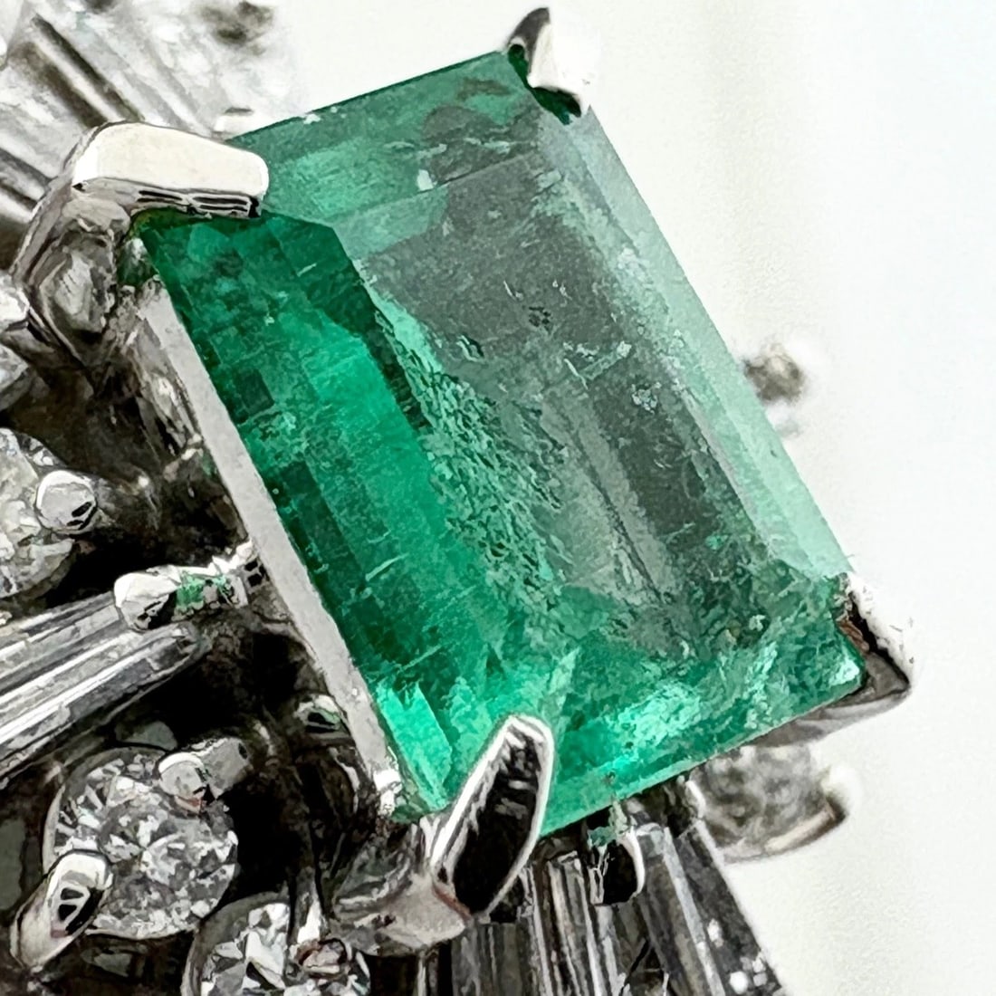 EMERALD DESIGN RING PLATINUM MELEE - 2
