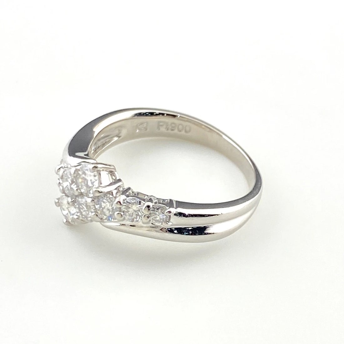 MELEE DIAMOND DESIGN RING PLATINUM: Melee diamond design Ring Platinum Brand: Unbranded Type: Ring Material: Pt900, Color: Platinum Size: US 6 Accessories: None Accessories Notice: When purchasing pre-owned goods, please refer