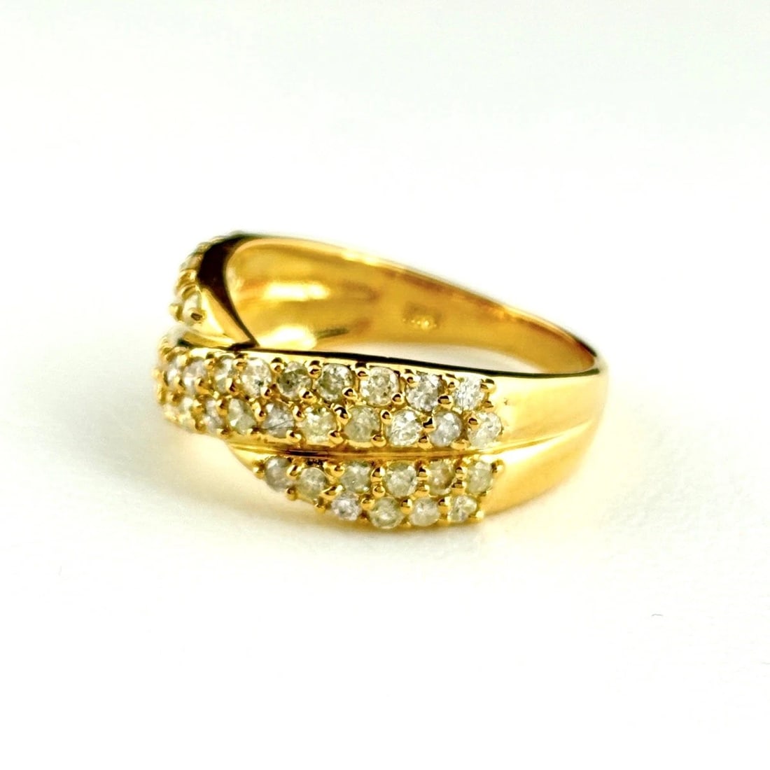 MELEE DIAMOND DESIGN RING: Melee diamond design ring Brand: Unbranded Type: Ring Material: 18K, Color: Yellow Gold Size: US 6.5 to 7 Accessories: None Accessories Notice: When purchasing pre-owned goods, please refer