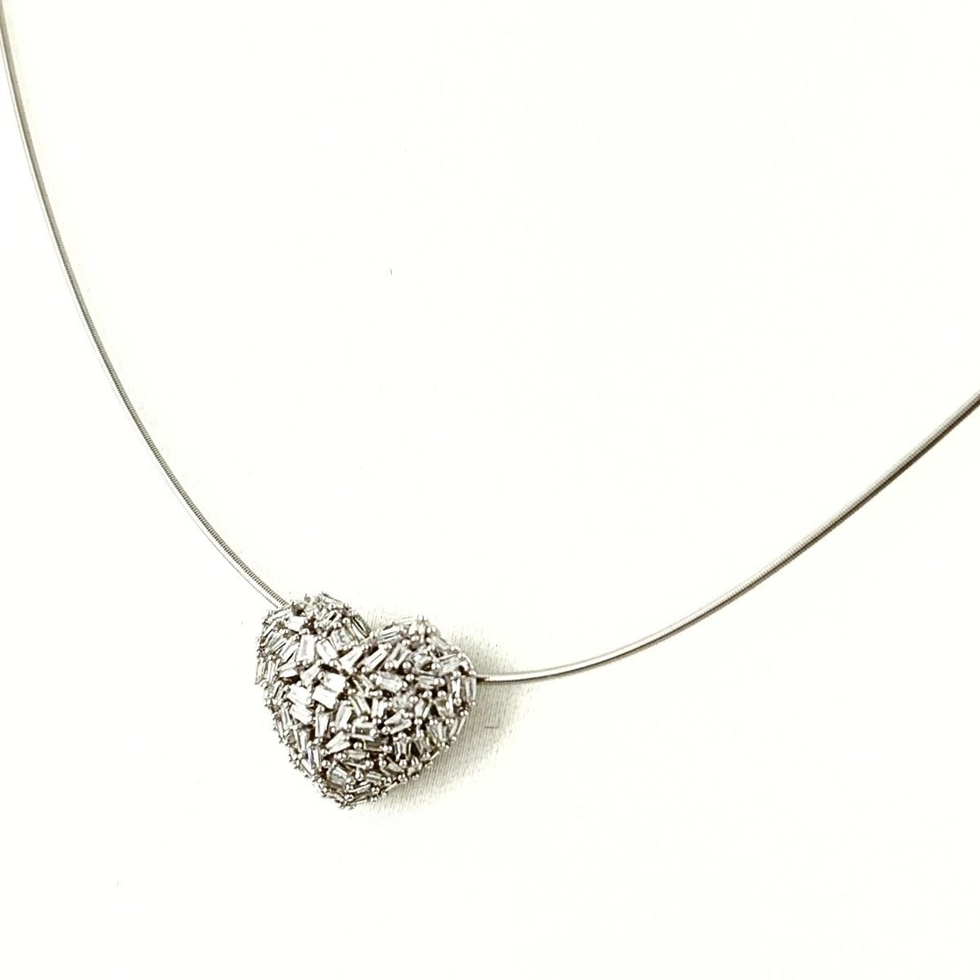 HEART MOTIF DESIGN NECKLACE WG WHITEGOLD PENDANT: Heart motif design Necklace WG WhiteGold Pendant Brand: Unbranded Type: Necklace Material: 18K, Color: White Gold Size: Chain 40cm(15.7") Pendant size 12.3×14.7mm(0.5") Accessories: None
