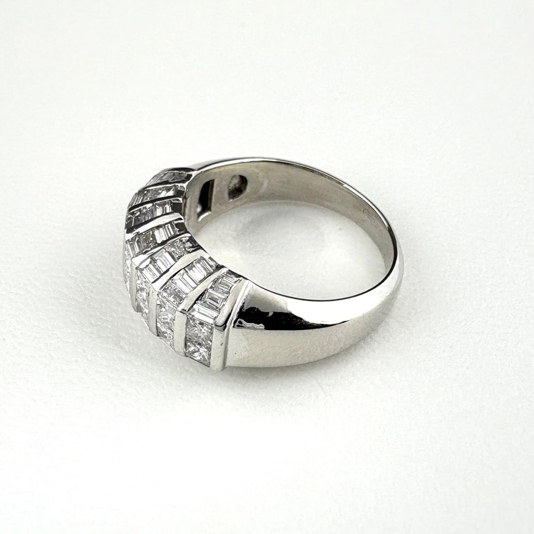 MELEE DIAMOND DESIGN PLATINUM RING: Melee diamond design Platinum Ring Brand: Unbranded Type: Ring Material: Pt900, Color: Platinum Size: US 6.5 to 7 Accessories: None Accessories Notice: When purchasing pre-owned goods, please