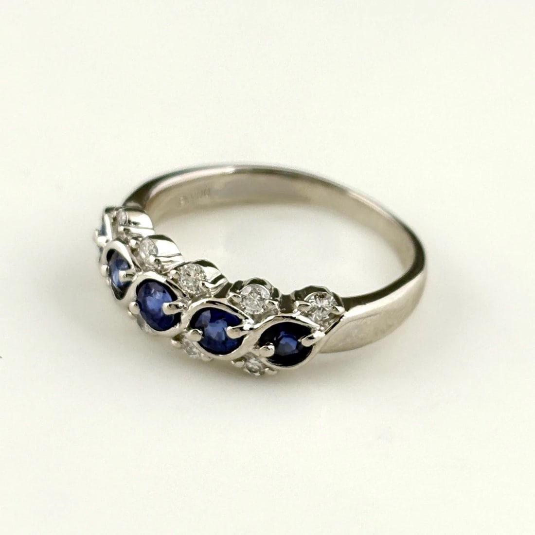 SAPPHIRE DESIGN RING PLATINUM: sapphire design Ring Platinum Brand: Unbranded Type: Ring Material: Pt900, Main Stone/Creation sapphire Color: Platinum Size: US 7 to 7.5 Accessories: None Accessories Notice: When purchasing