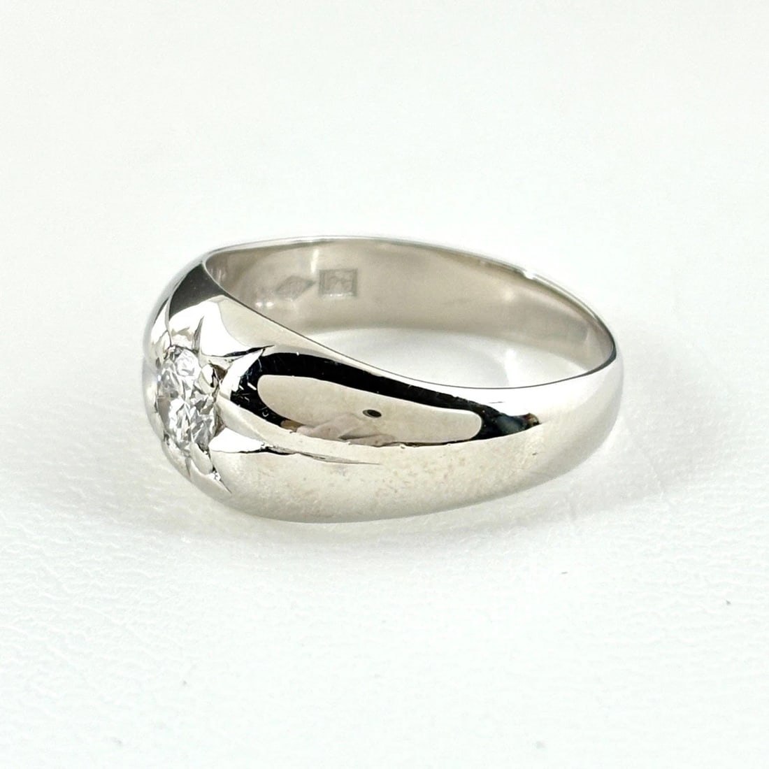 DIAMOND DESIGN RING PLATINUM: diamond design Ring Platinum Brand: Unbranded Type: Ring Material: Pt900, Color: Platinum Size: US 5.5 Accessories: None Accessories Notice: When purchasing pre-owned goods, please refer t